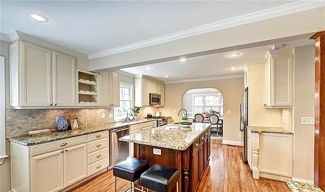 3 bed, 2.5 bath, 3268 sqft, $2,377 — Photo 4