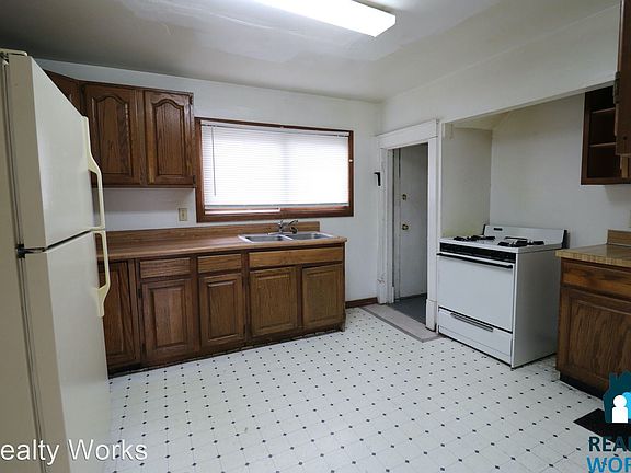 4th image of 2200 Dudley St