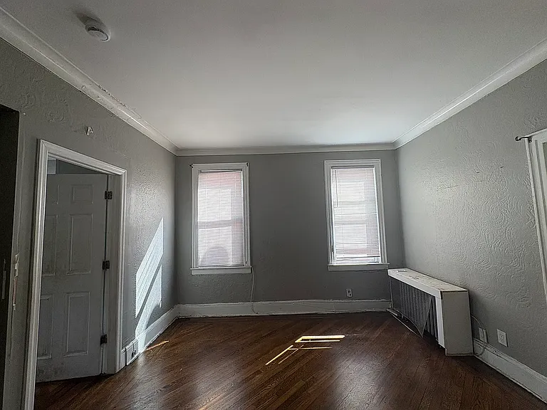 1588 Leslie St #2R — Photo 3