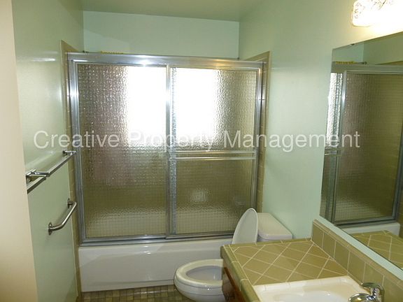 5th image of 900 Irving Ave