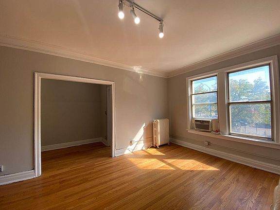 3rd image of 1210 W Granville Ave #323