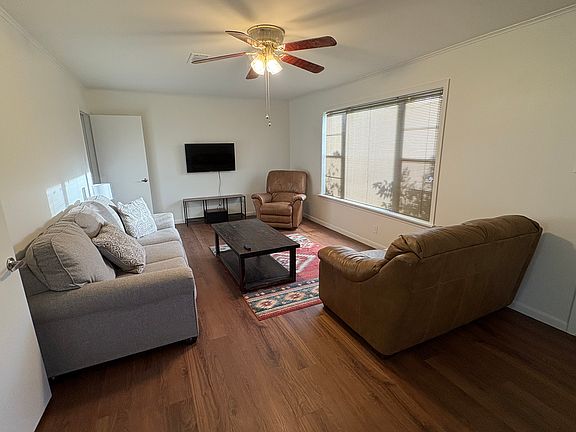4th image of 475 Ashley Ave