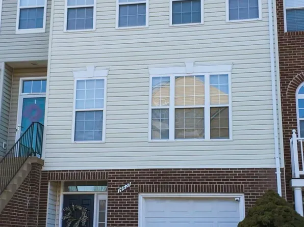 14627 Seasons Dr, Centreville, VA 20120