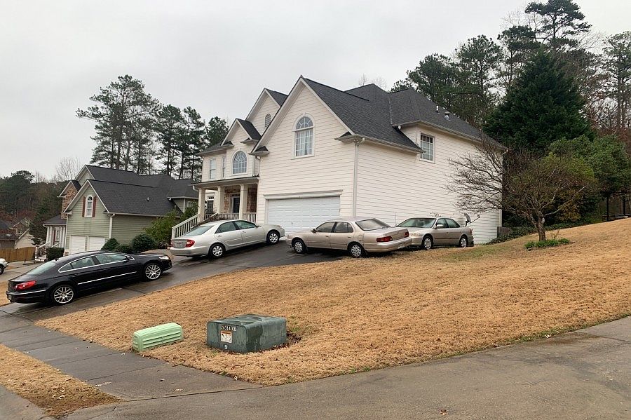 2nd image of 405 Ridgeview Ct