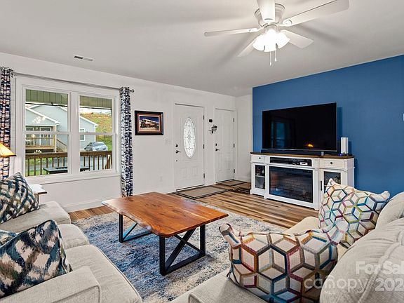 5th image of 559 Quinn Hill Ln
