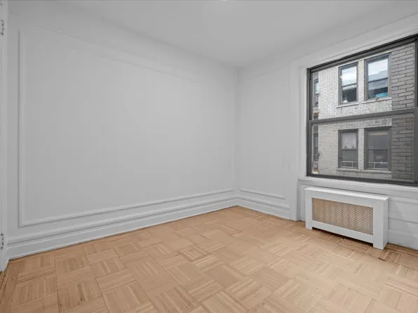 117 Seaman Avenue image 9 of 12