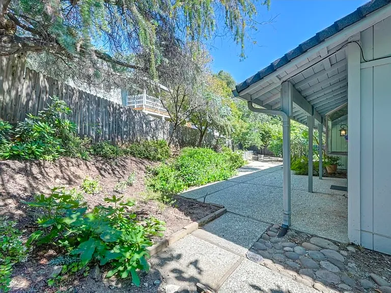 1545 Wimbledon Dr — Photo 7