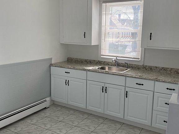 2nd image of 997 York Ave Floor 1