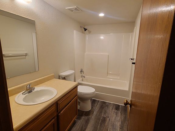 5th image of 155 NW Zaun Ave #155