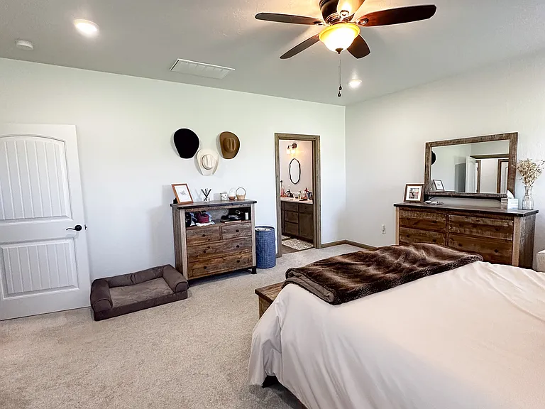 1035 Greenview Dr — Photo 14