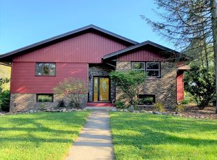 2908 N Queen Anne Rd, Woodstock, IL 60098