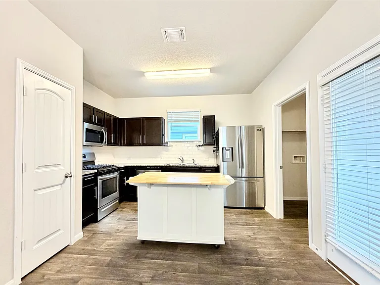 10502 Fulton Ave — Photo 10