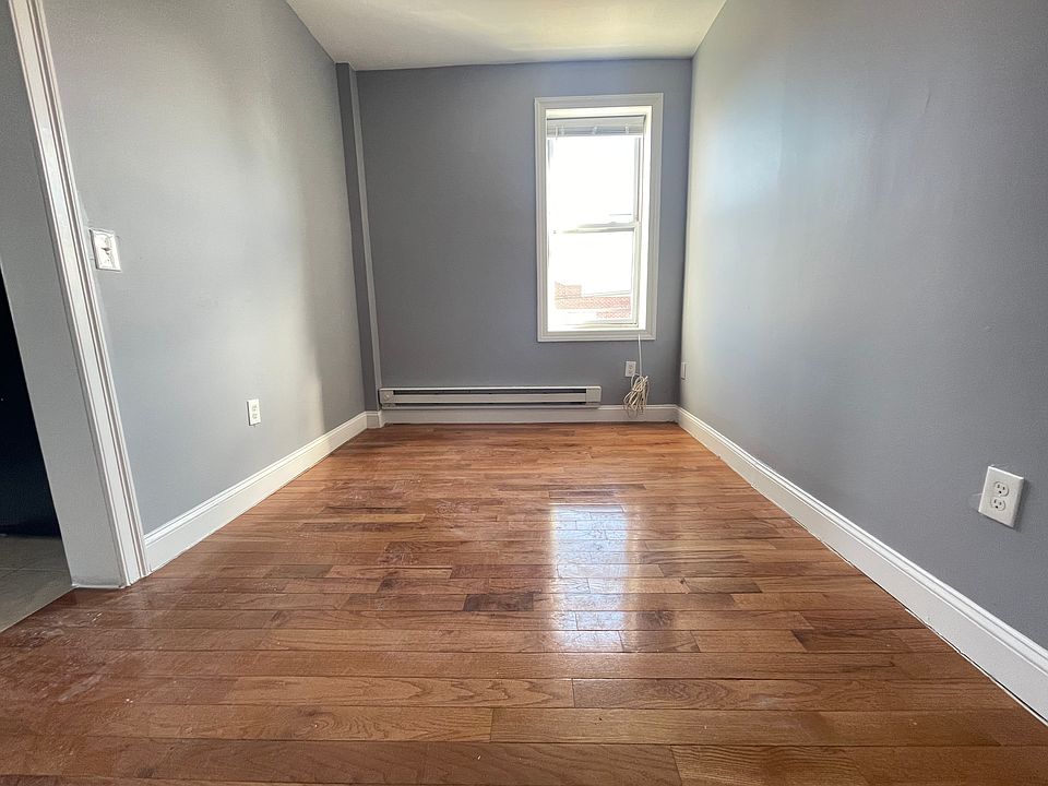 2nd image of 2705 Summit Ave #44E