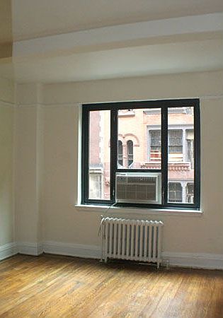 1st image of 11 Waverly Pl APT 5A