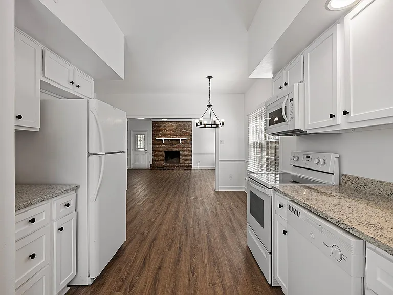 522 Summitt St — Photo 8