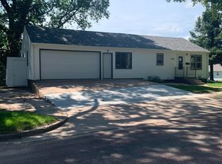 813 Vermont Ave, Dell Rapids, SD 57022