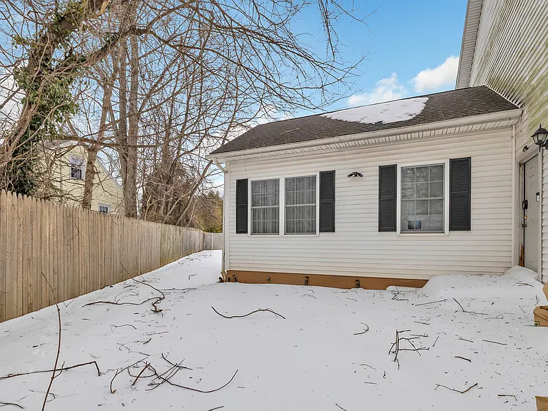 240 Highland Ave — Photo 21
