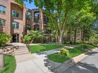 5601 Dewey Hill Rd APT 318, Edina, MN 55439