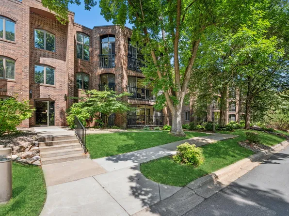 5601 Dewey Hill Rd APT 318, Edina, MN 55439