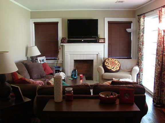 Living Room with fireplace