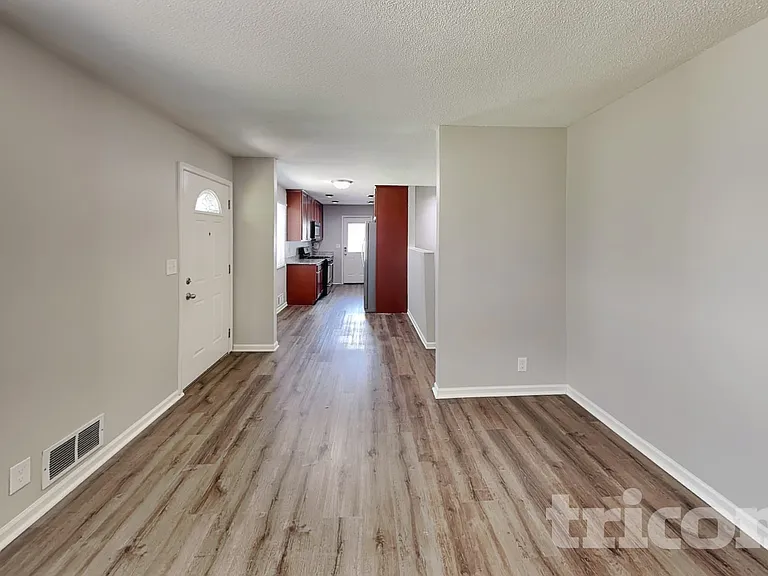 1572 Pullman Ave — Photo 2