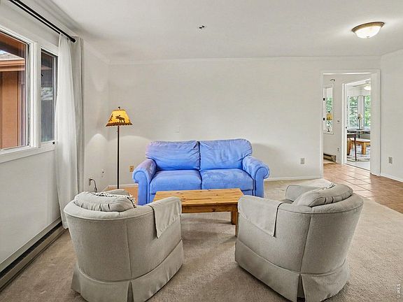3rd image of 900 Scott Ave