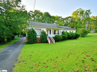 16 E Summit Dr, Ware Shoals, SC 29692