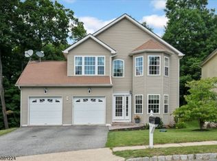 4 Celia Dr, Sparta, NJ 07871