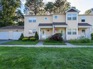 31 Jefferson Cmns, Yaphank, NY 11980