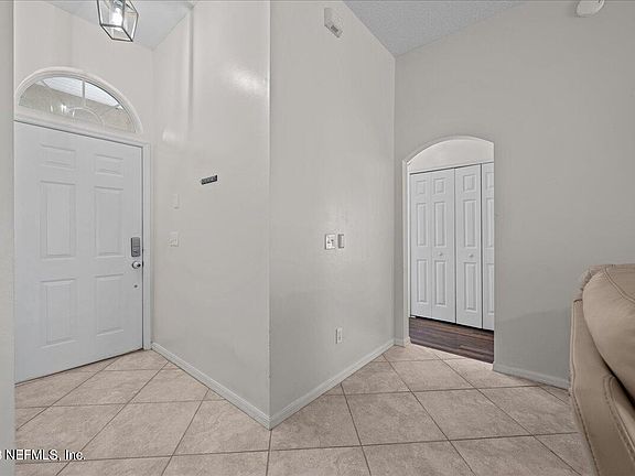 4th image of 180 HAWTHORN HEDGE LANE Lane