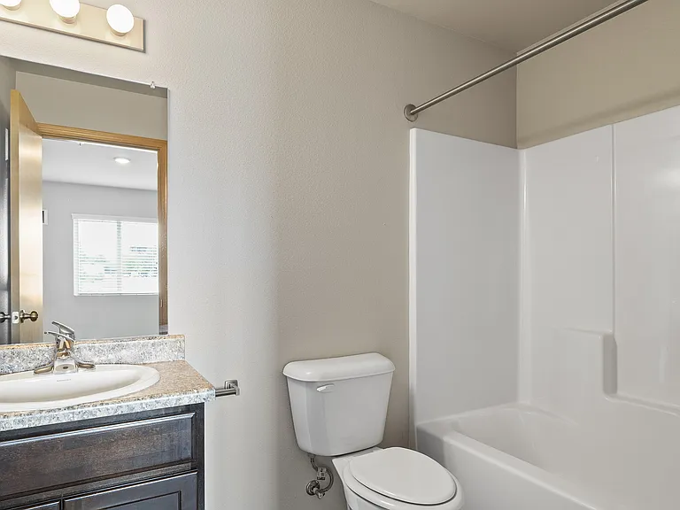 Bedroom 2 En Suite Bathroom