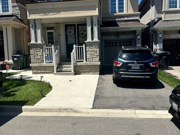 11 Ivor Cres N, Brampton, ON L7A 4L5