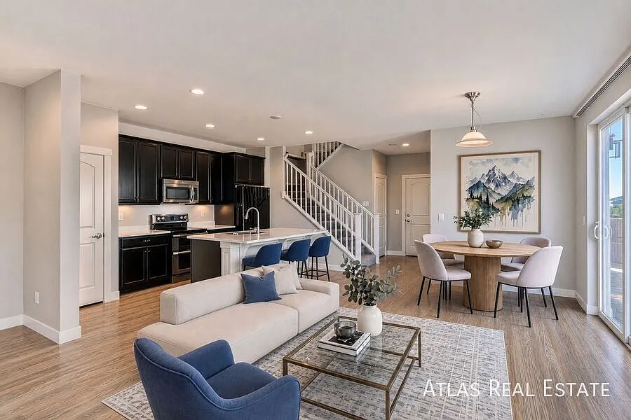 Spacious 4-Bedroom Townhome in North Park — Photo 2