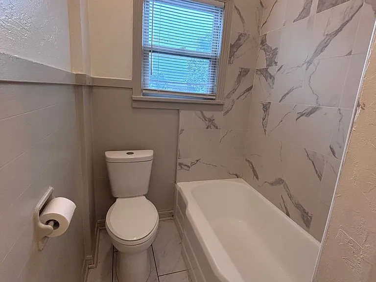 218 S Moore Ave — Photo 16
