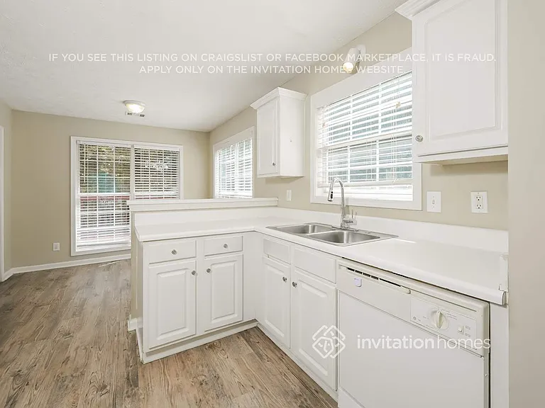 1661 Hampton Walk Dr — Photo 8