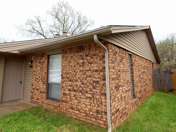 2nd image of 900-902 Acacia Cir