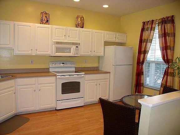 3rd image of 5524 Village Psge