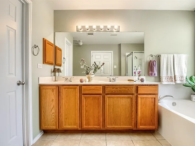 18720 Royal Pointe Dr — Photo 21