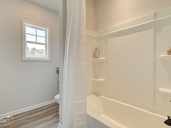 3rd image of 654 Fenwick Park Dr