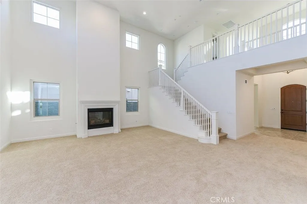 4 bed, 4.5 bath, 4233 sqft, $7,500 — Photo 2