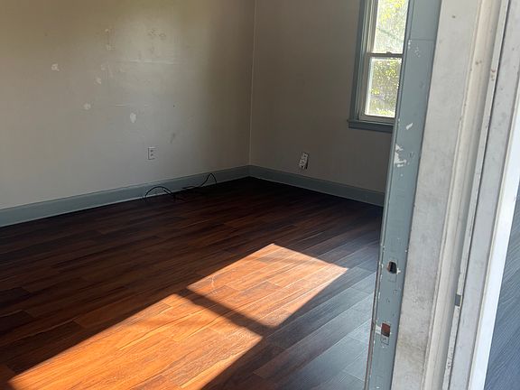 3rd image of 317 E McKnight Dr