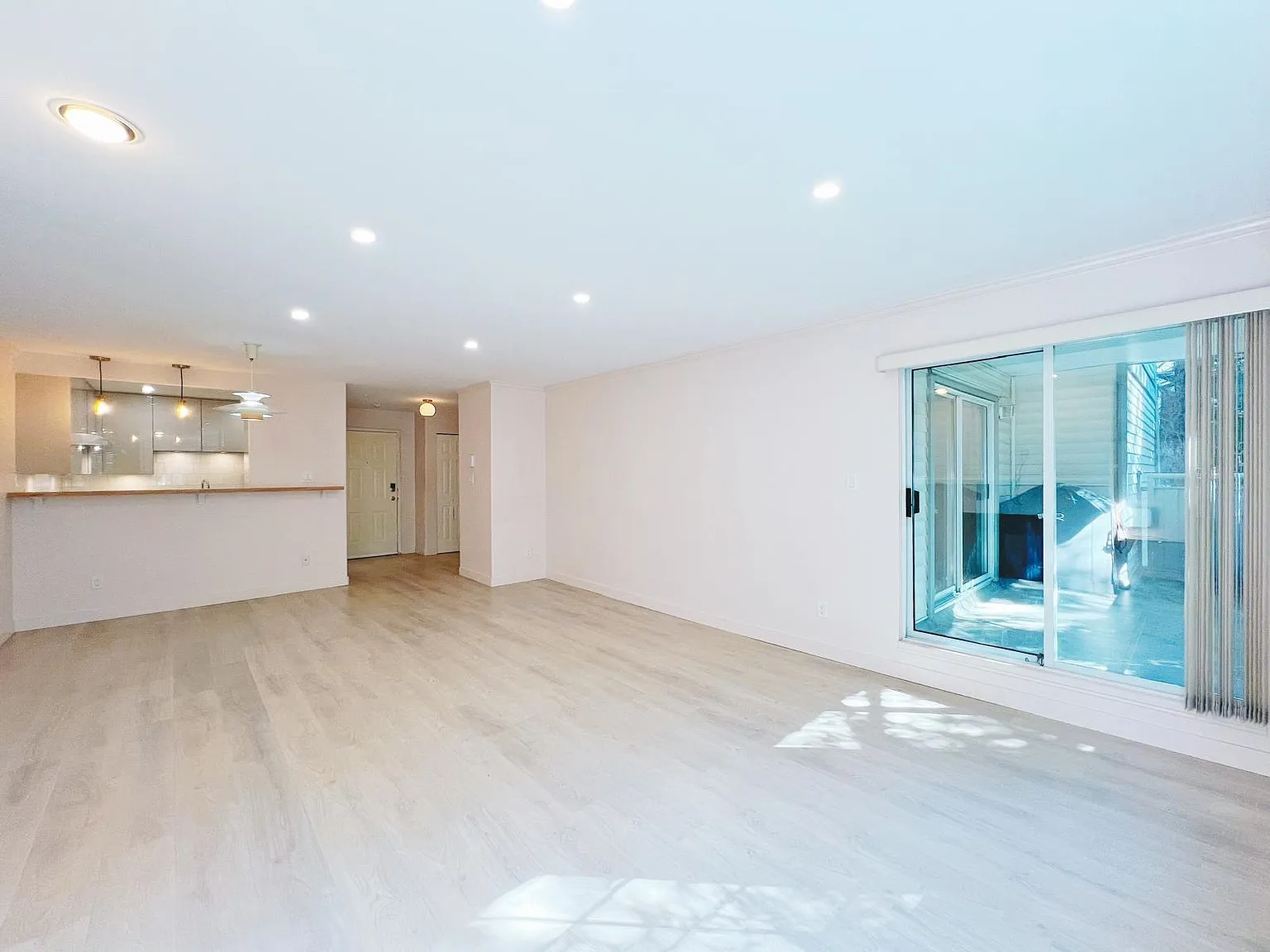 3 bed, 1271 sqft, $3,200 — Photo 3