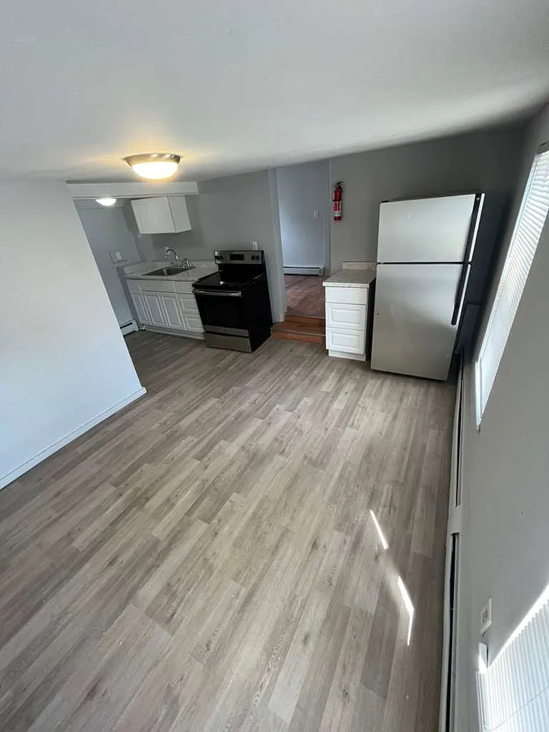 3 bed, 1000 sqft, $2,000 — Photo 2