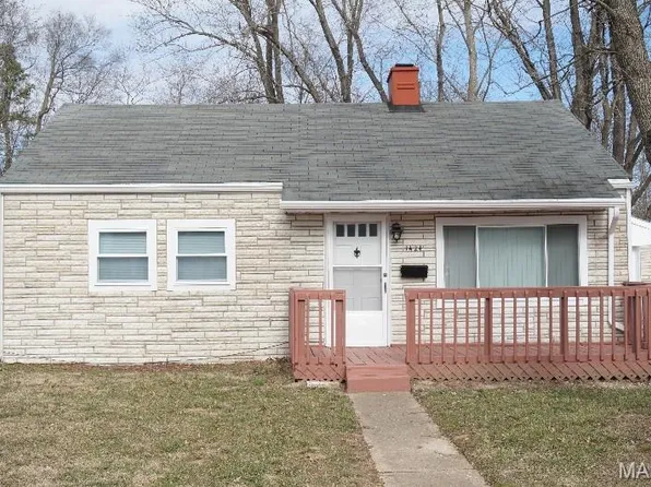 1424 Bel Aire Dr, Belleville, IL 62220