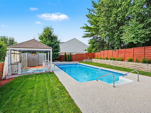 3rd image of 8187 Heatherwood Dr