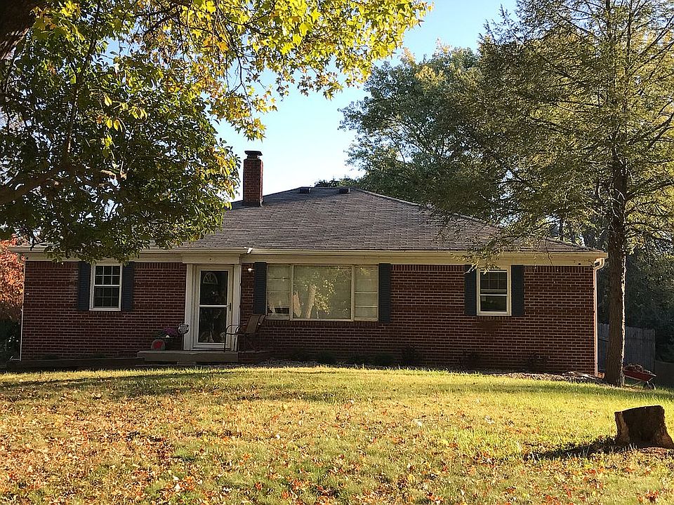 2nd image of 2935 E 62nd St