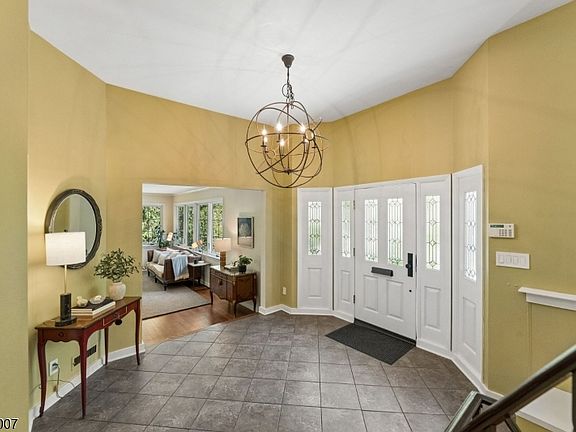 2nd image of 29 Knob Hill Dr