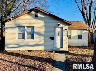 1014 E 4th St, Centralia, IL 62801