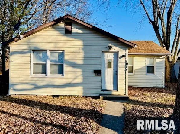 1014 E 4th St, Centralia, IL 62801
