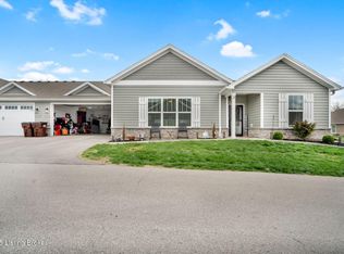 5007 Woodridge Lake Blvd, Louisville, KY 40272